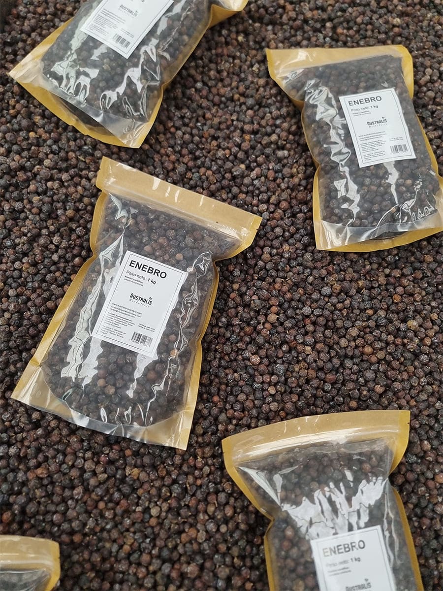 Bayas secas de Juniperus communis en doypack de kilo