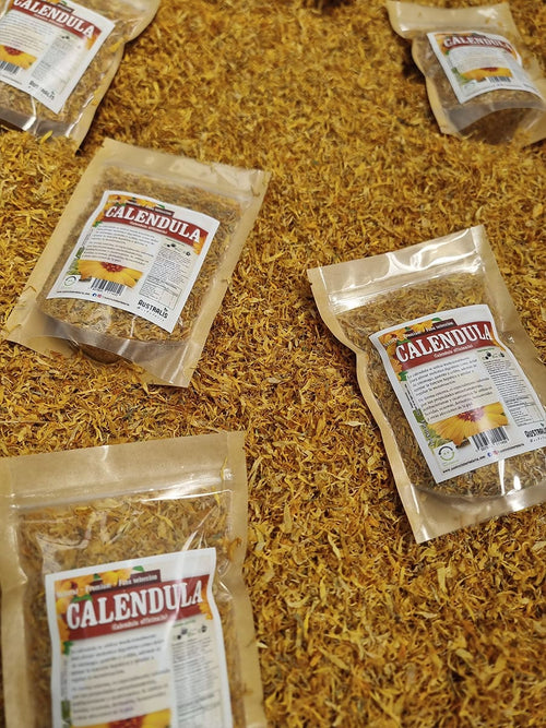 Flores secas de caléndula utilizadas en lavados y compresas