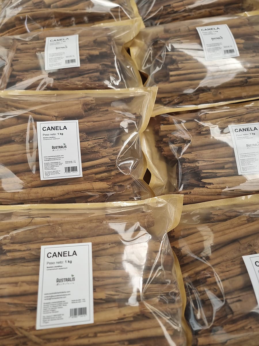 Varillas de canela entera secas y seleccionadas