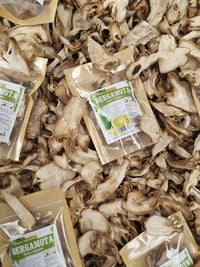 Bergamota en hojuelas deshidratadas con aroma fresco y natural