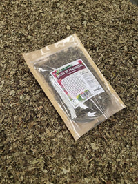 Hojas de frambuesa naturales y secas para preparar té en casa