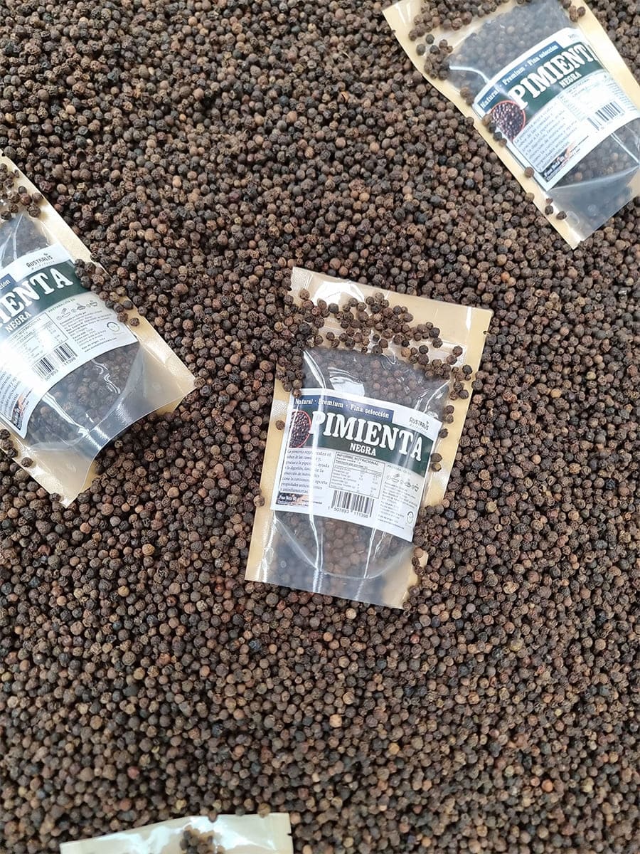 Pimienta negra entera para condimentos