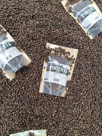Pimienta negra entera para condimentos