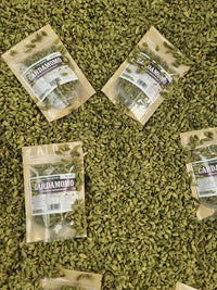 Especia de cardamomo entero verde con aroma intenso y natural