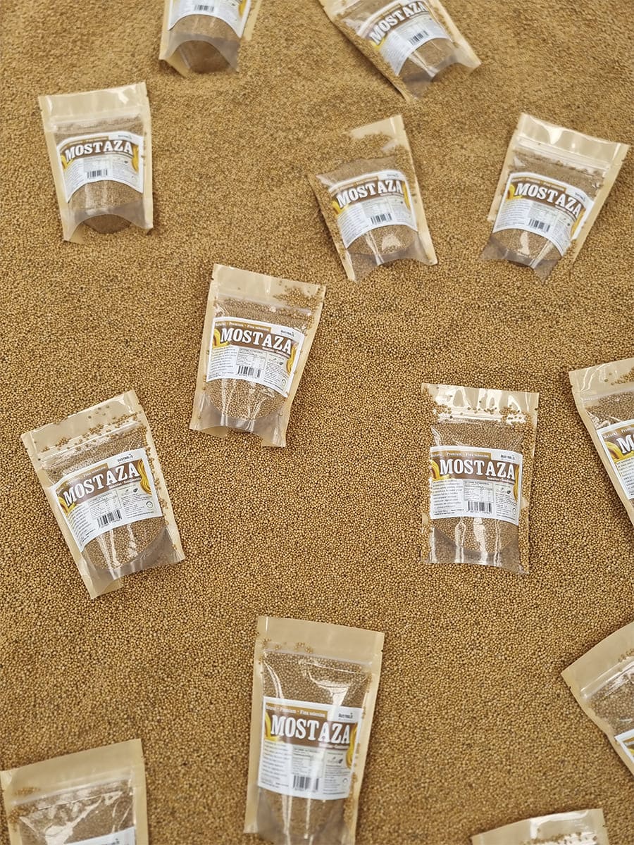 Mostaza entera en grano para uso como condimento