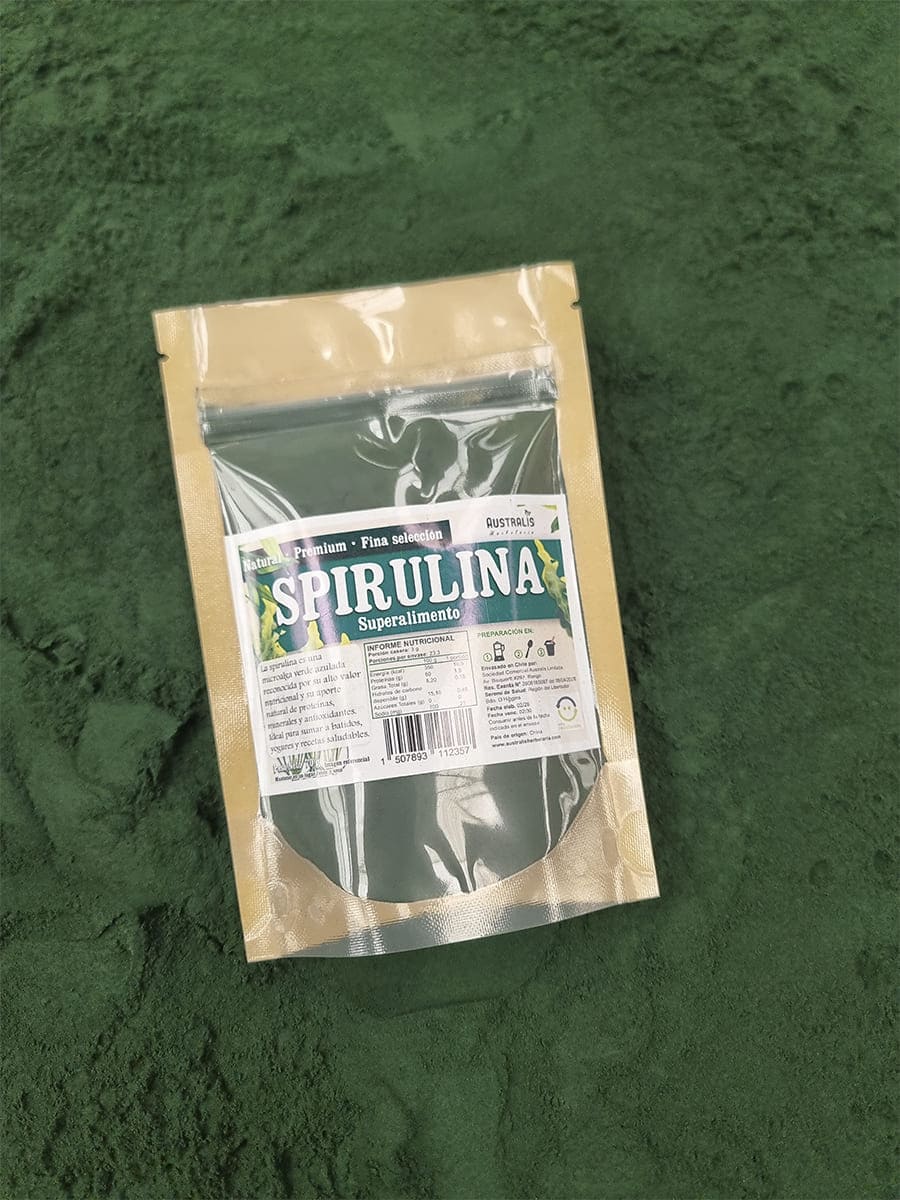 Spirulina alga natural en polvo para preparar batidos nutritivos