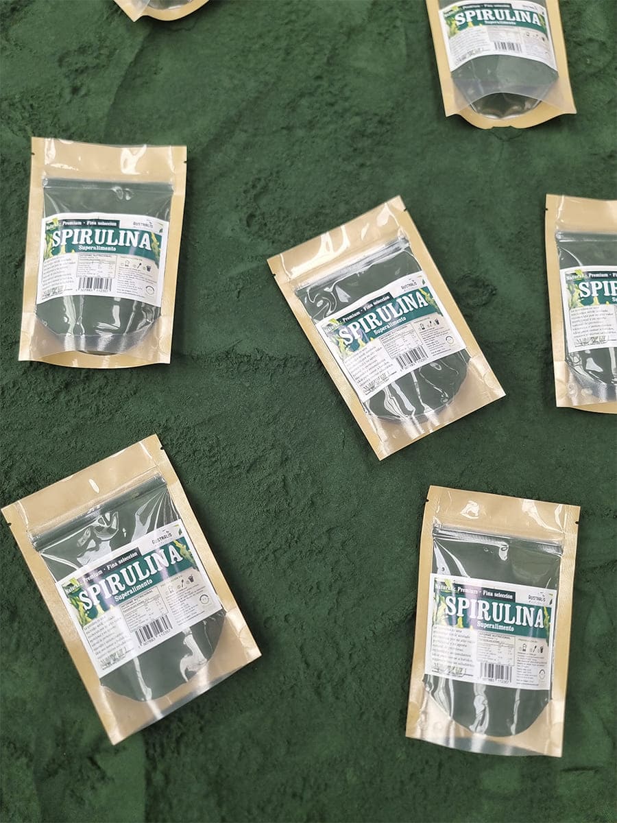 Alga spirulina seca y en formato de polvo natural