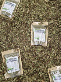 Stevia rebaudiana en polvo como endulzante vegetal para té y café