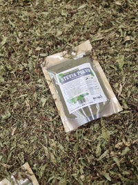 Polvo de stevia natural para endulzar con pequeñas cantidades en cada preparación