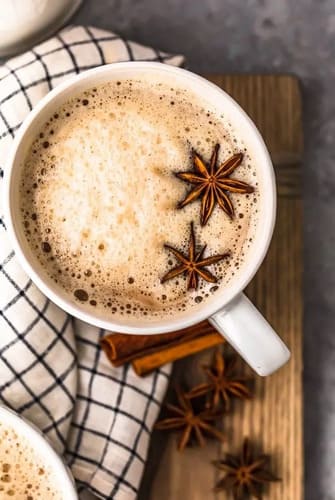 taza de té chai especiada