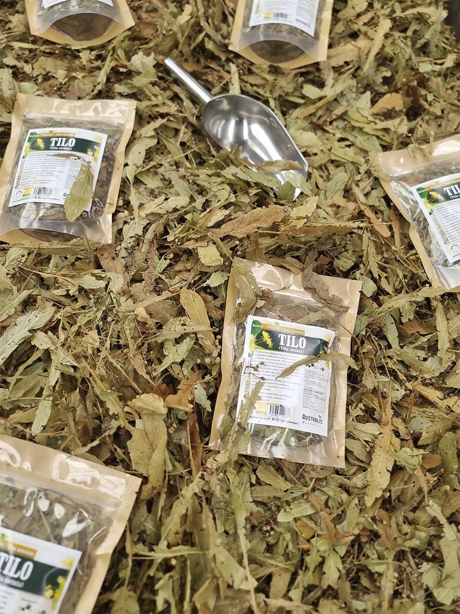 Envase comercial de tilo seco para preparar infusiones