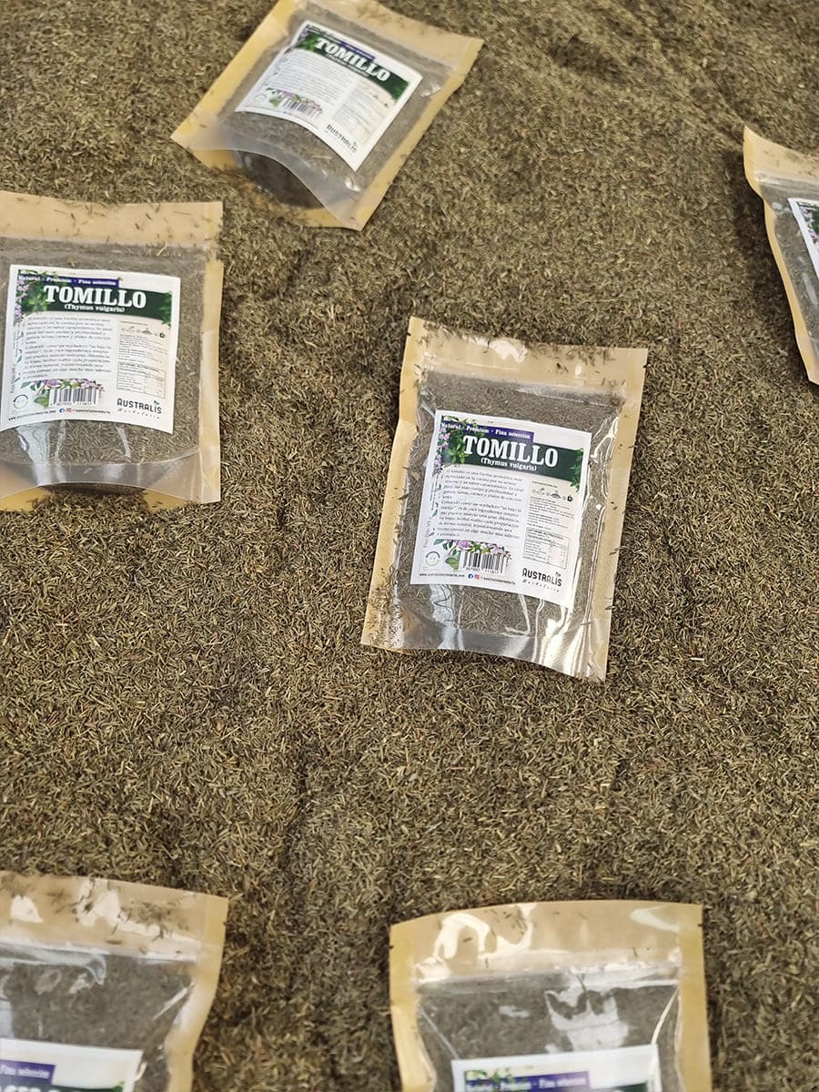 Producto natural de tomillo seco en hojas para uso culinario